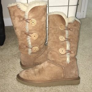 UGG bailey button