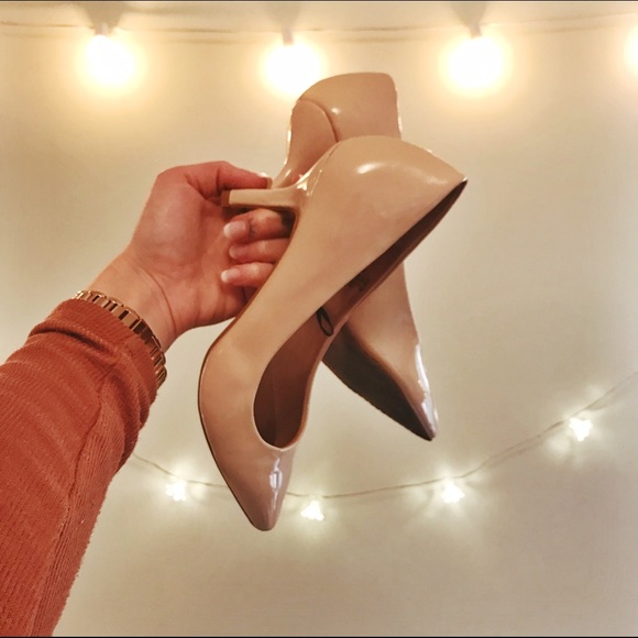 Light pink pointed stilettos