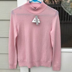 Light pink sweater 100% cashmere. Prive Cashmere.