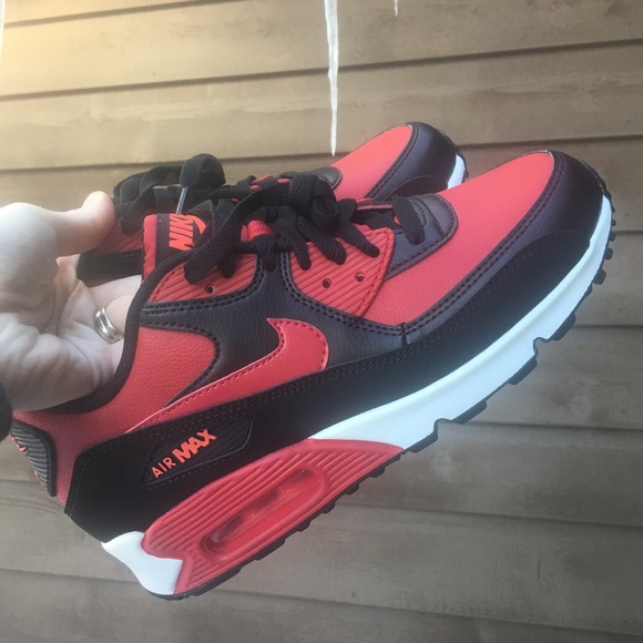 Nike air max 90 red black leather tennis shoe - Picture 3 of 4