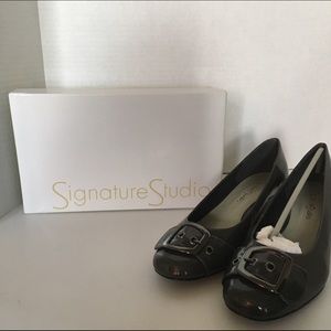 NEW IN BOX Gray Patent Leather Wedge Heels 💝