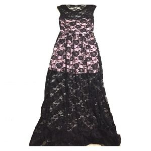 Lace floor-length formal dress