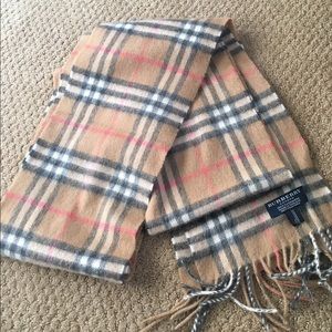 Burberry scarf. 100% cashmere!