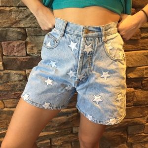 90's Embroidered ⭐️ Shorts