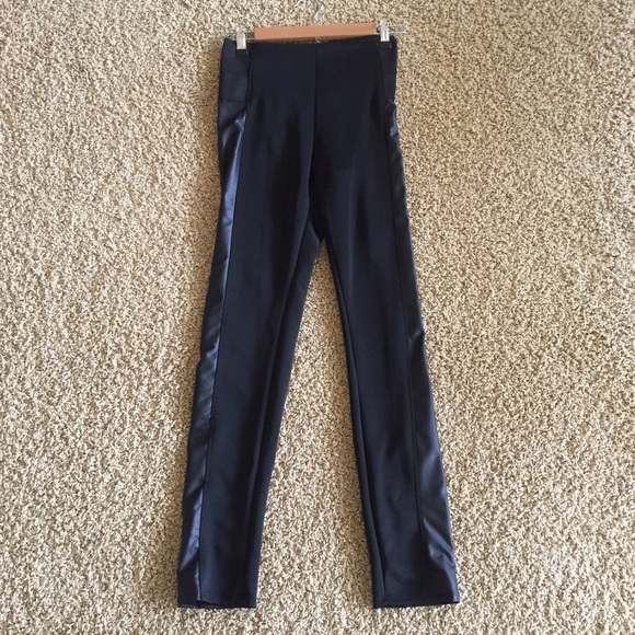 Leggings with black faux leather stripe