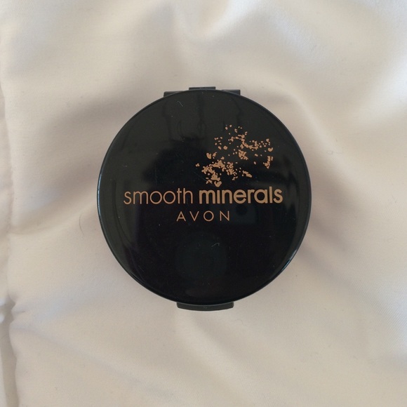 Smooth minerals face powder
