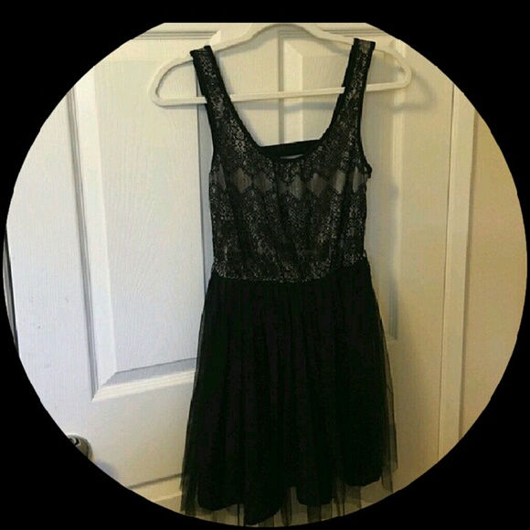 Black dress with lace and tulle. - Picture 1 of 4