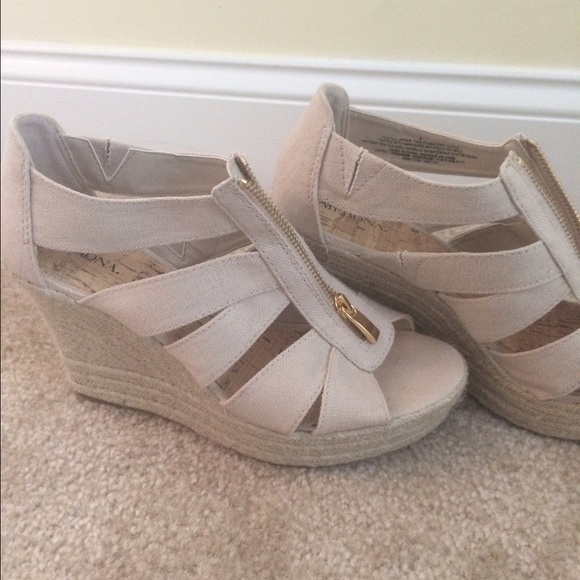 Linen style, platform heels