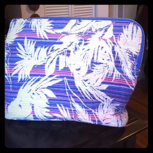 Toiletry / dopp case