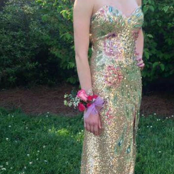 Beautiful sequin prom dress!!