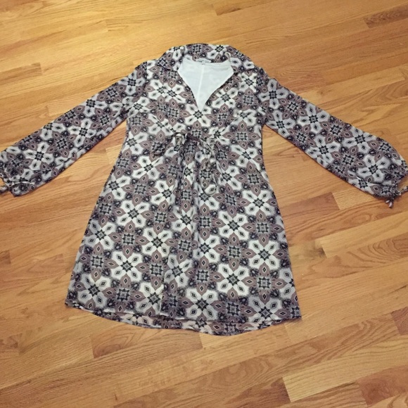 Pretty long sleeve patterned dress