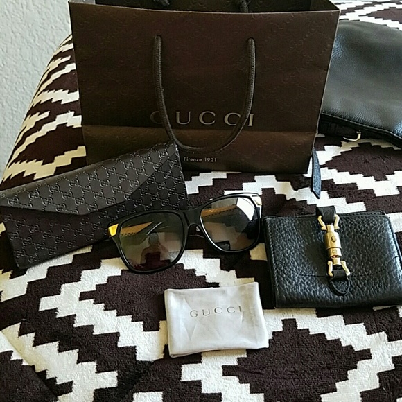 SOLD!!!!!!!!!Gucci Sunglasses and wallet bundle!!!