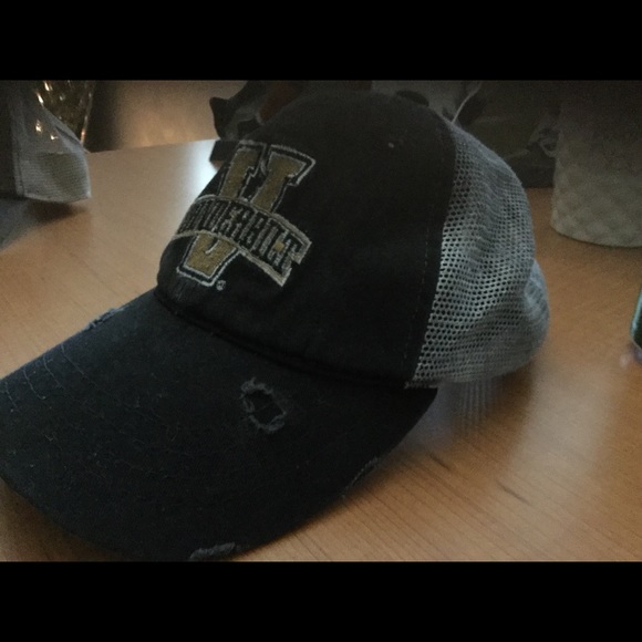 Women's Hat - Picture 2 of 4