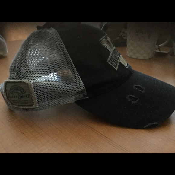 Women's Hat - Picture 3 of 4