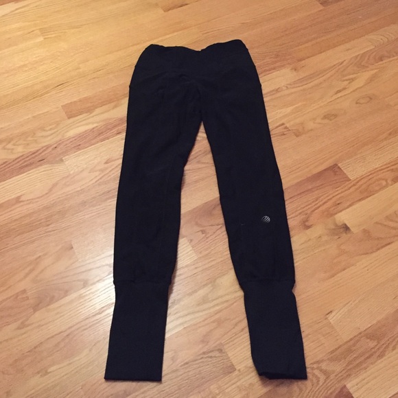 Black cuffed workout leggings