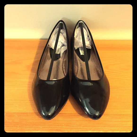 NWOT Steve Madden Ibiza Black Patent Leather Flats