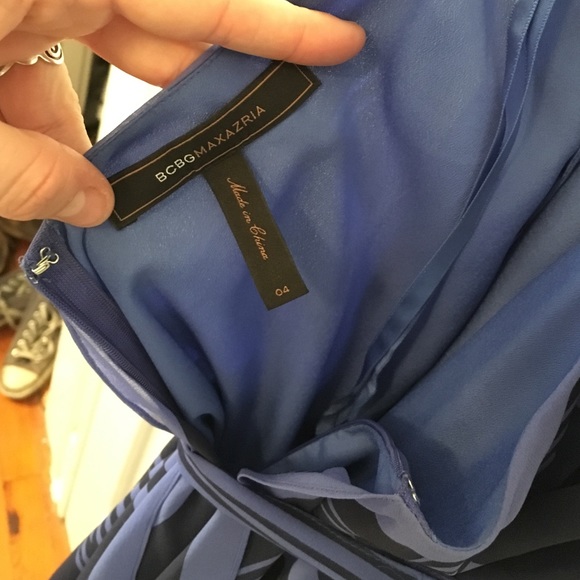 Blue patterned BCBG dress - Picture 4 of 4