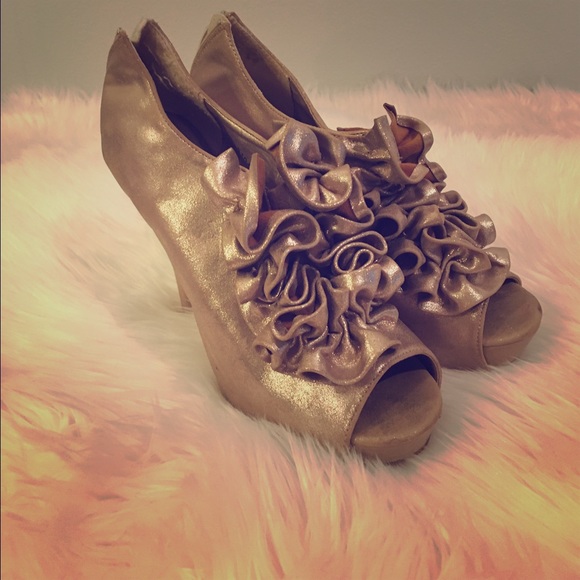 Champagne Ruffled Peeptoe