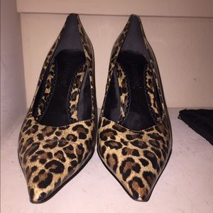 Leopard print, pointed toe, heels