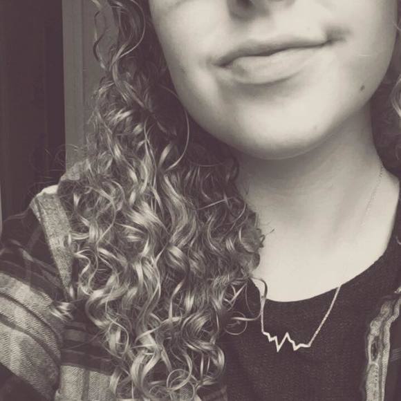 Meet your Posher, Isabella - Picture 1 of 1