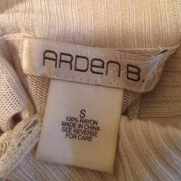 Turtle Neck - Picture 2 of 3