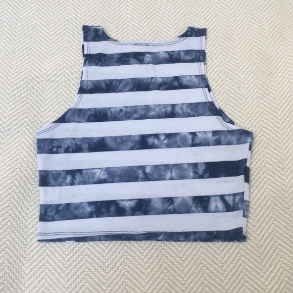Element Crop Top - Picture 2 of 3