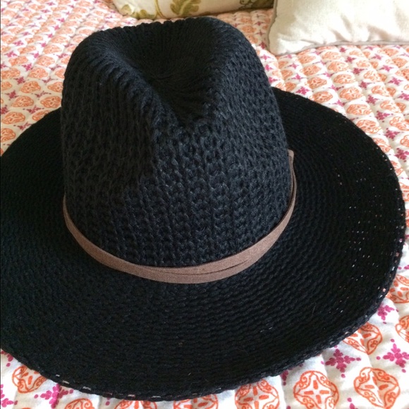 Black sun hat