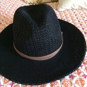 Black sun hat