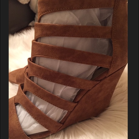 Guess wedges - Picture 1 of 3