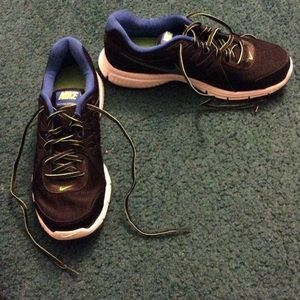 Women's Nike Revolution 2 Sneakers NWT - Size 9