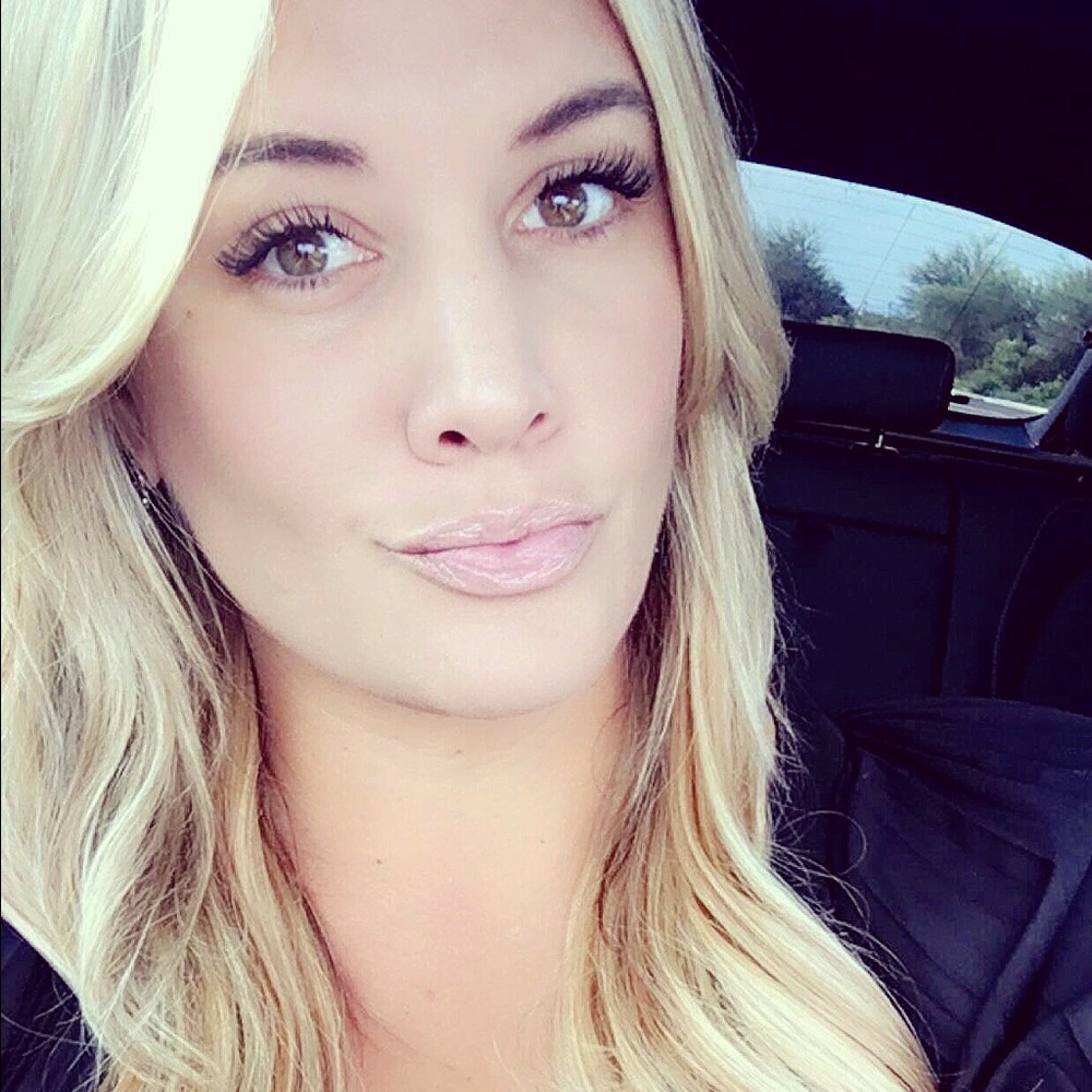 Meet your Posher, Olivia