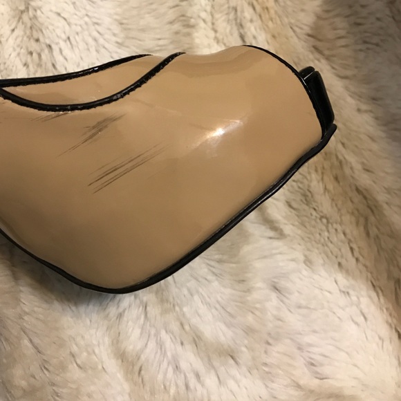 GUESS Black and Tan heels - Picture 3 of 4