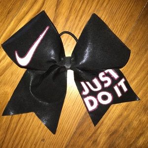 NIKE CHEER BOW