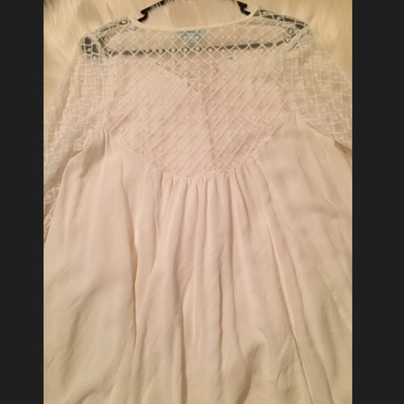 White tunic top - Picture 2 of 3