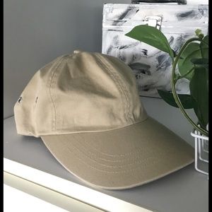 Beige baseball hat.