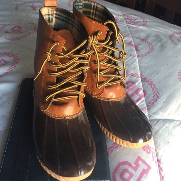 Duck boots