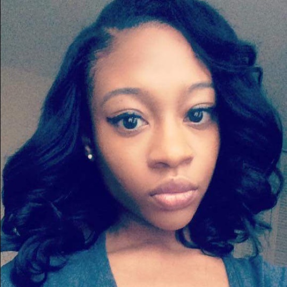 Meet your Posher, Alexis - Picture 2 of 3