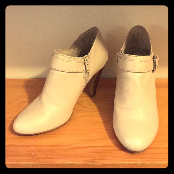 Cream Leather Alfani Shirlee Booties