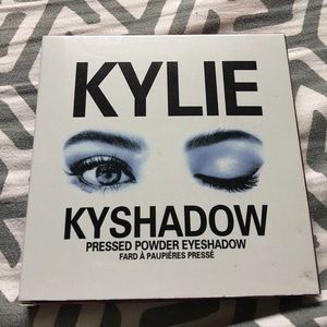Kylie bronze eyeshadow pallete