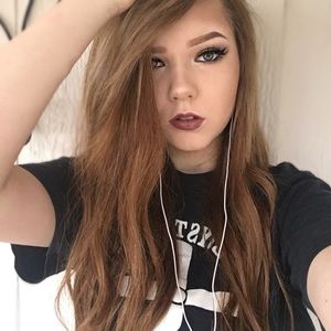 Meet your Posher, Courtney