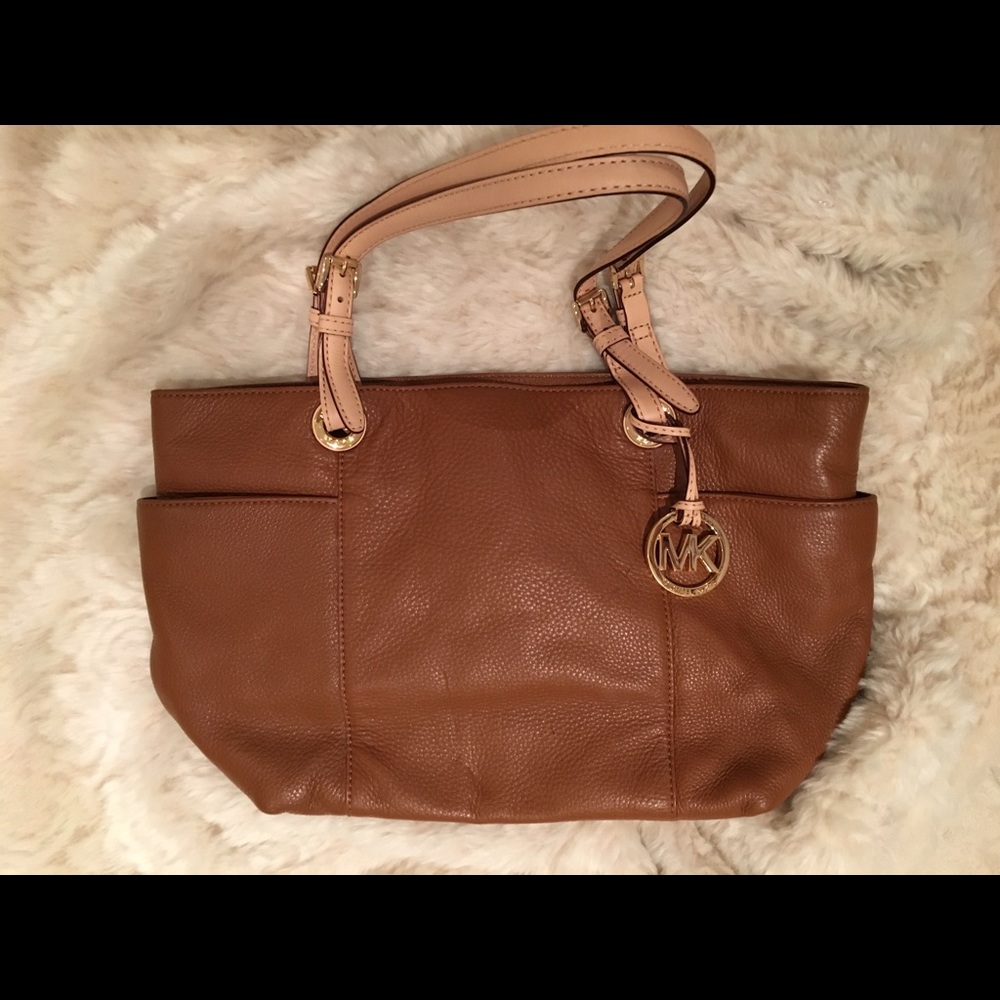 100% authentic on sale 😄hurry up