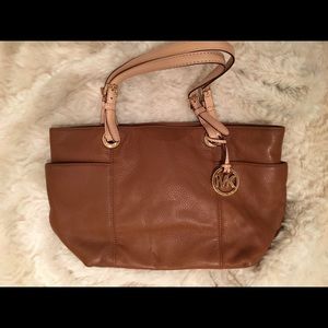 100% authentic on sale 😄hurry up