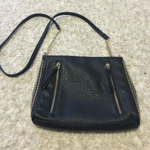 🏵Studded zippy cross body bag🏵