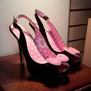 Hello kitty pumps size 8