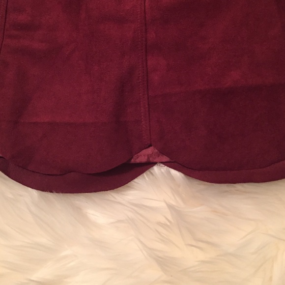 Maroon mini skirt - Picture 2 of 3