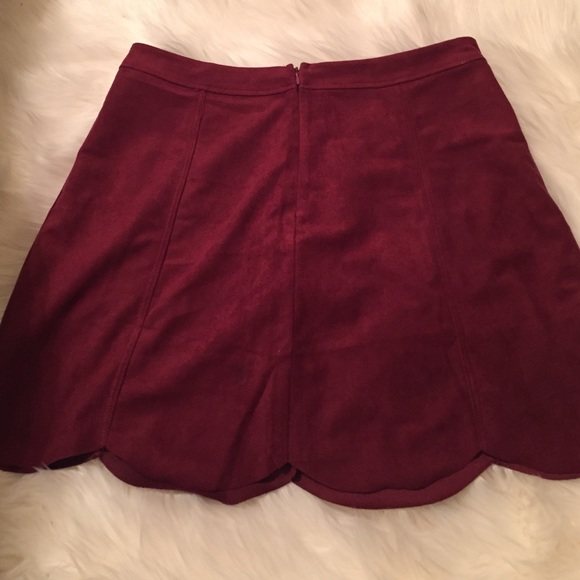 Maroon mini skirt - Picture 3 of 3