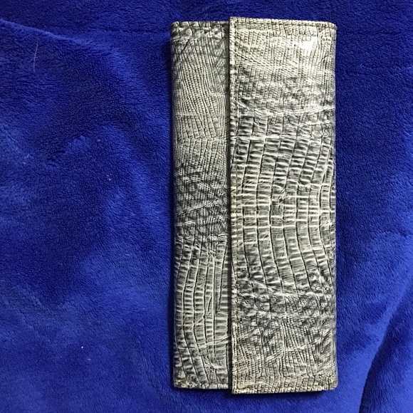 Patterned grey wallet