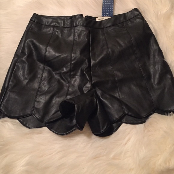 Black leather shorts - Picture 1 of 2