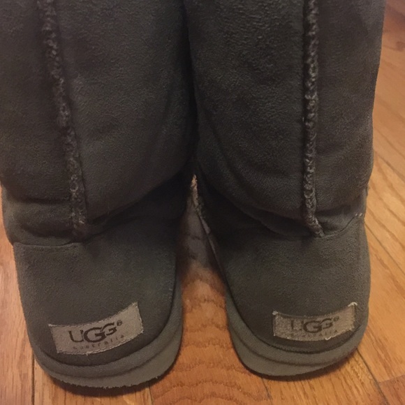short gray uggs with bows short gray uggs with bows