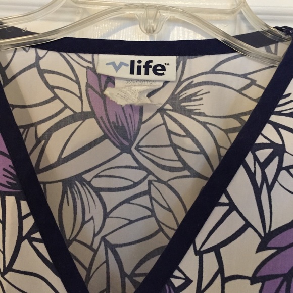 Scrub top - Picture 2 of 3